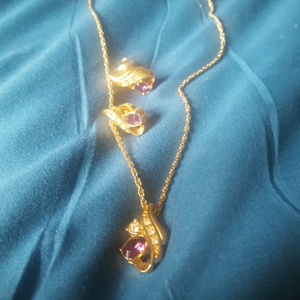 Necklace and earring set